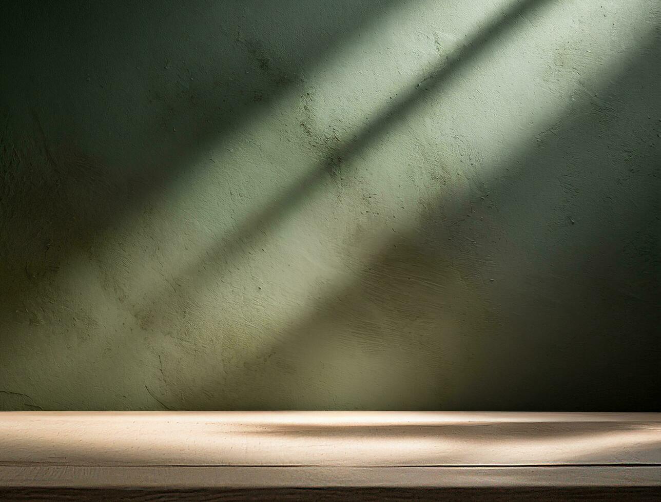 tavolo vuoto contro sfondo di buio verde gesso parete. composizione con leggero riflessi foto