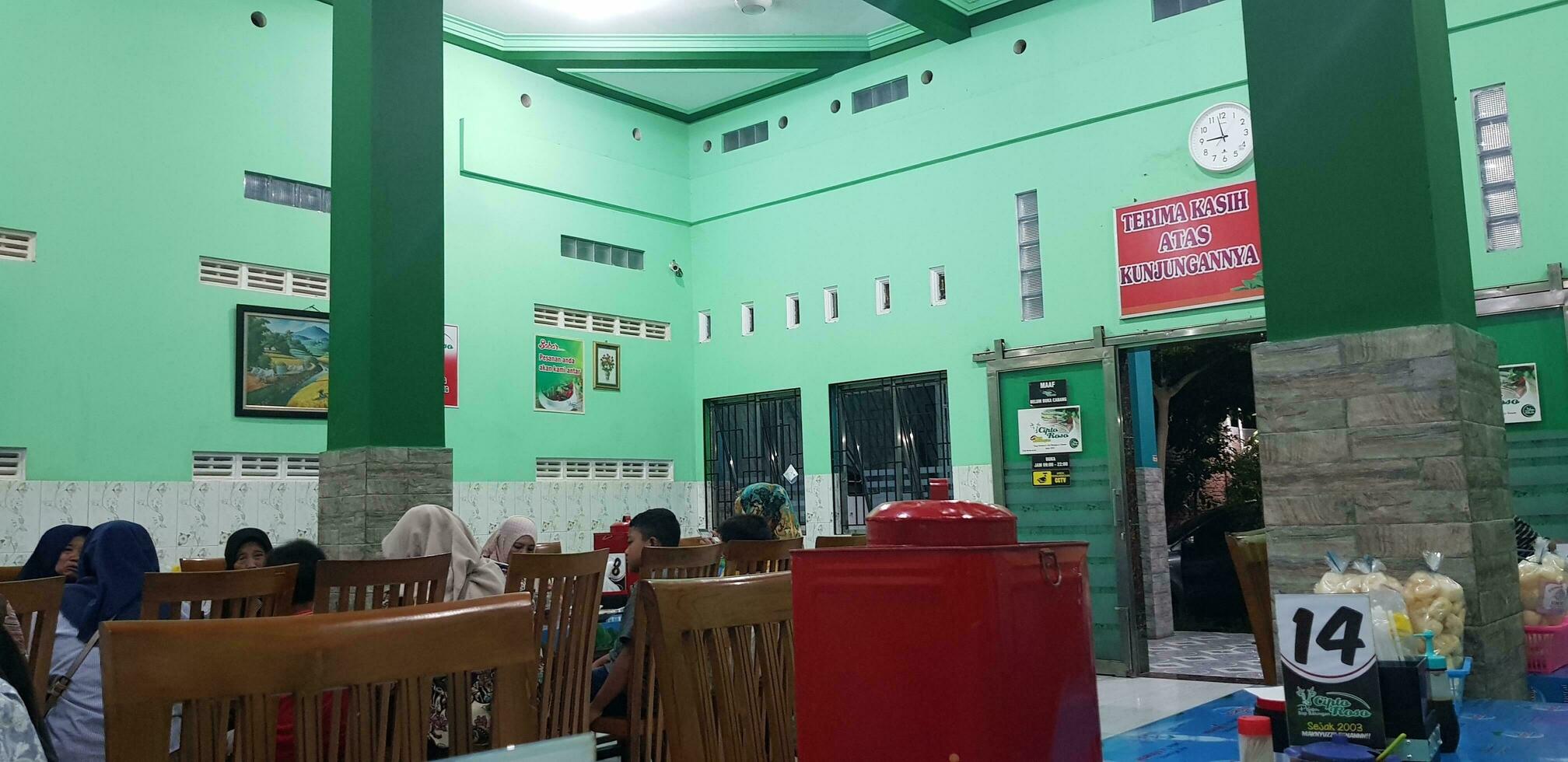 dimak, Indonesia su luglio 8 2017. condizioni nel un' ristorante nel il città di dimak, cipto roso speciale contentino balungano ristorante. foto