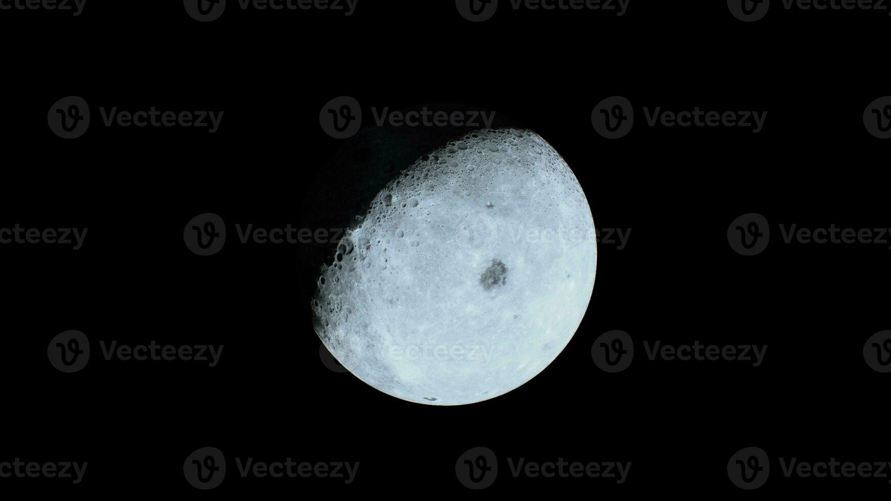 assolato lato di il Luna visibile a partire dal esterno spazio foto