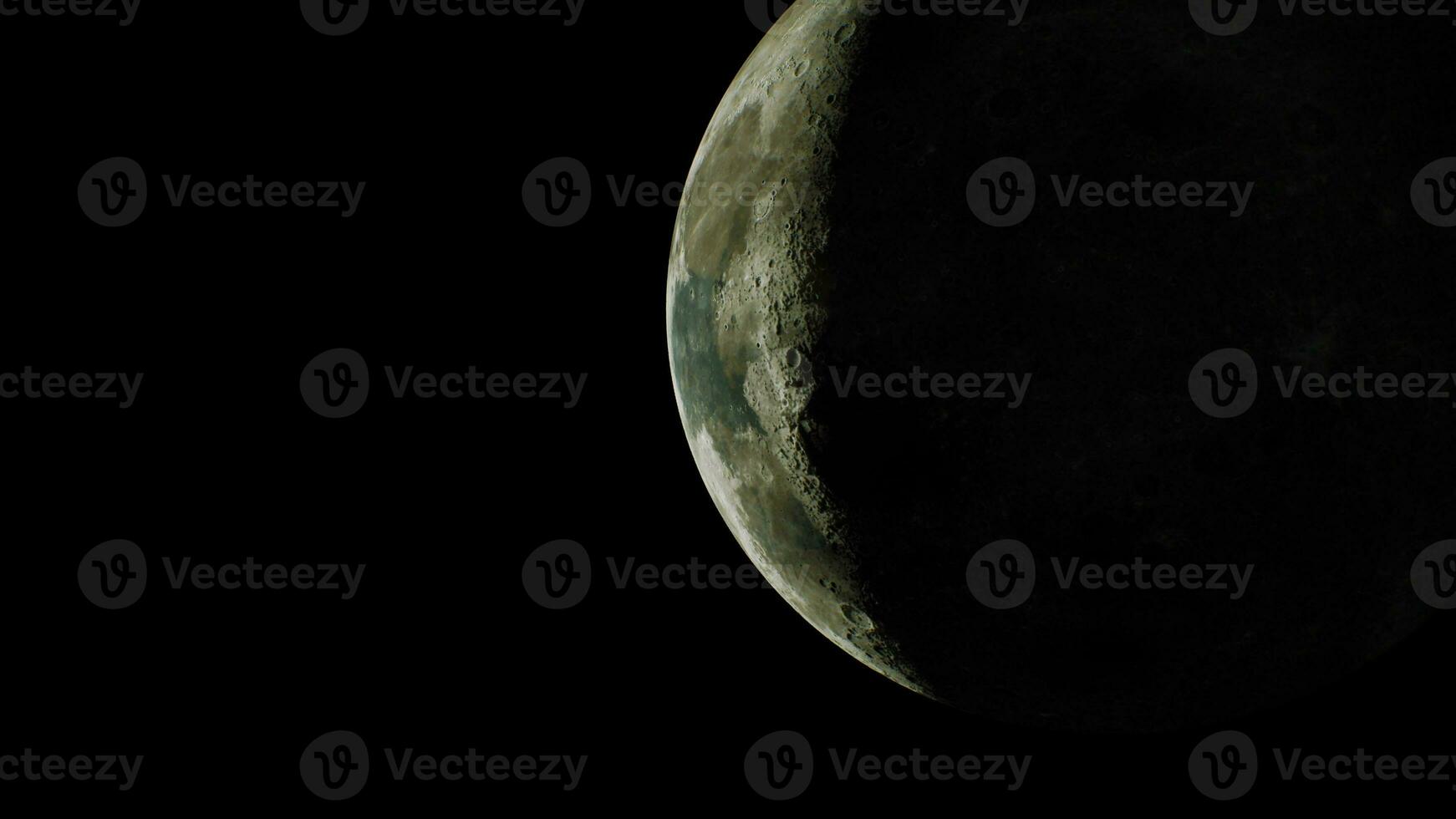 il Luna è un astronomico corpo quello orbite pianeta terra foto