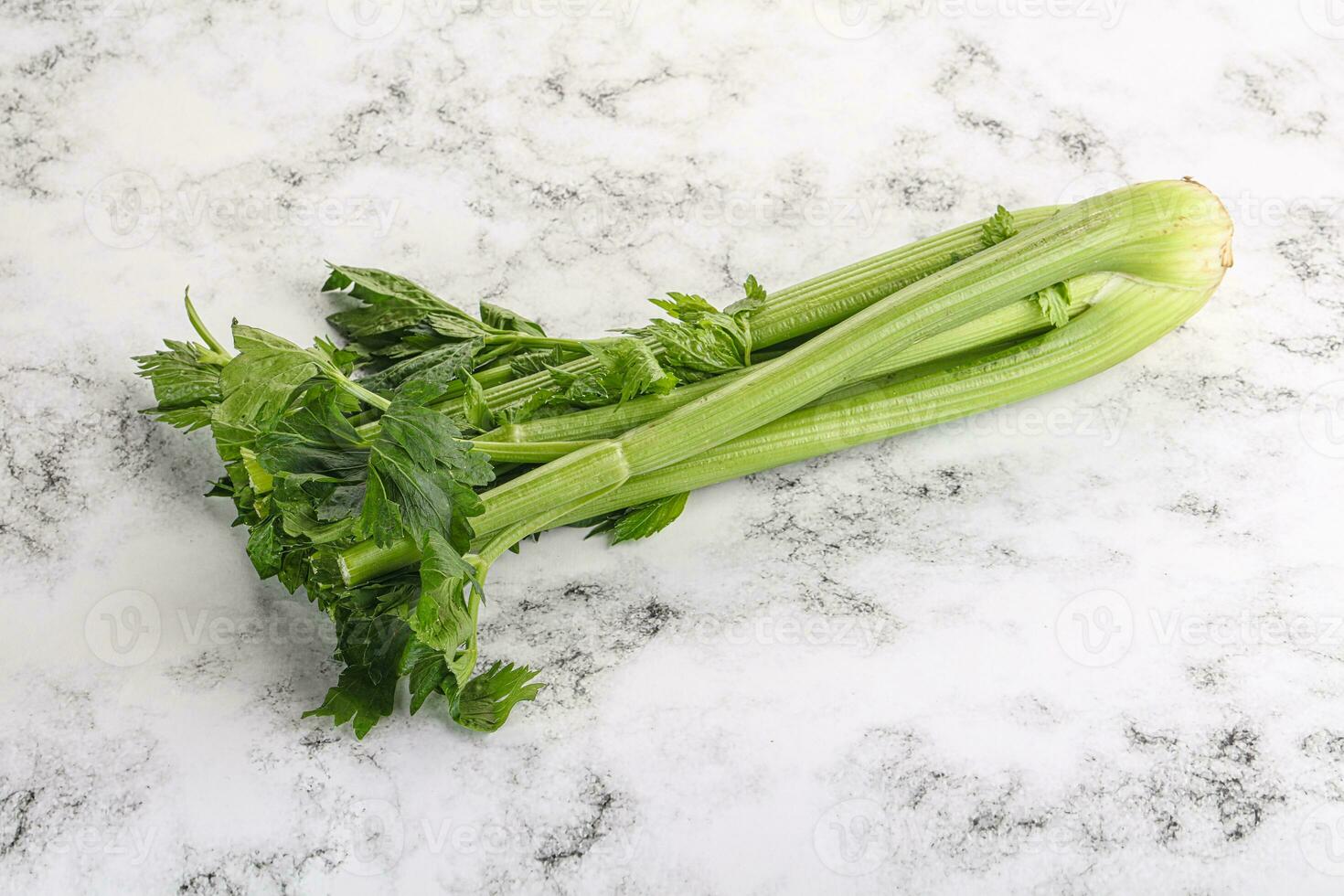 vegano cucina - sedano steli con foglia foto