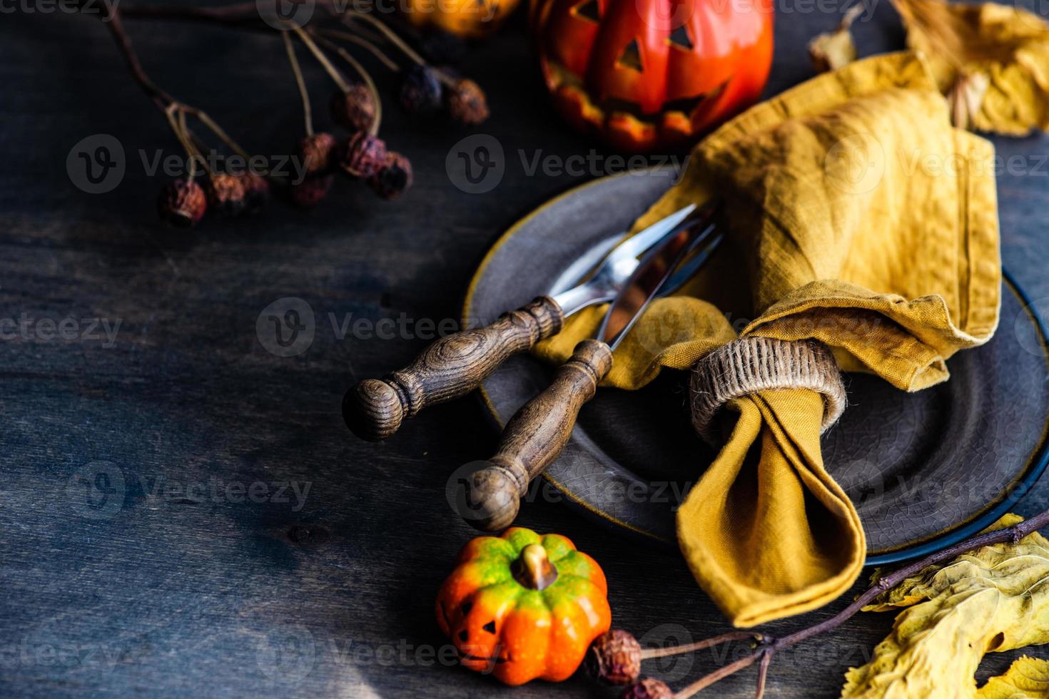 apparecchiare la tavola della festa del ringraziamento foto