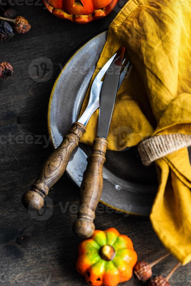 apparecchiare la tavola della festa del ringraziamento foto