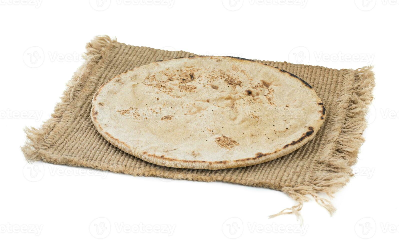 indiano fatti in casa cucina cibo chapati su bianca sfondo foto