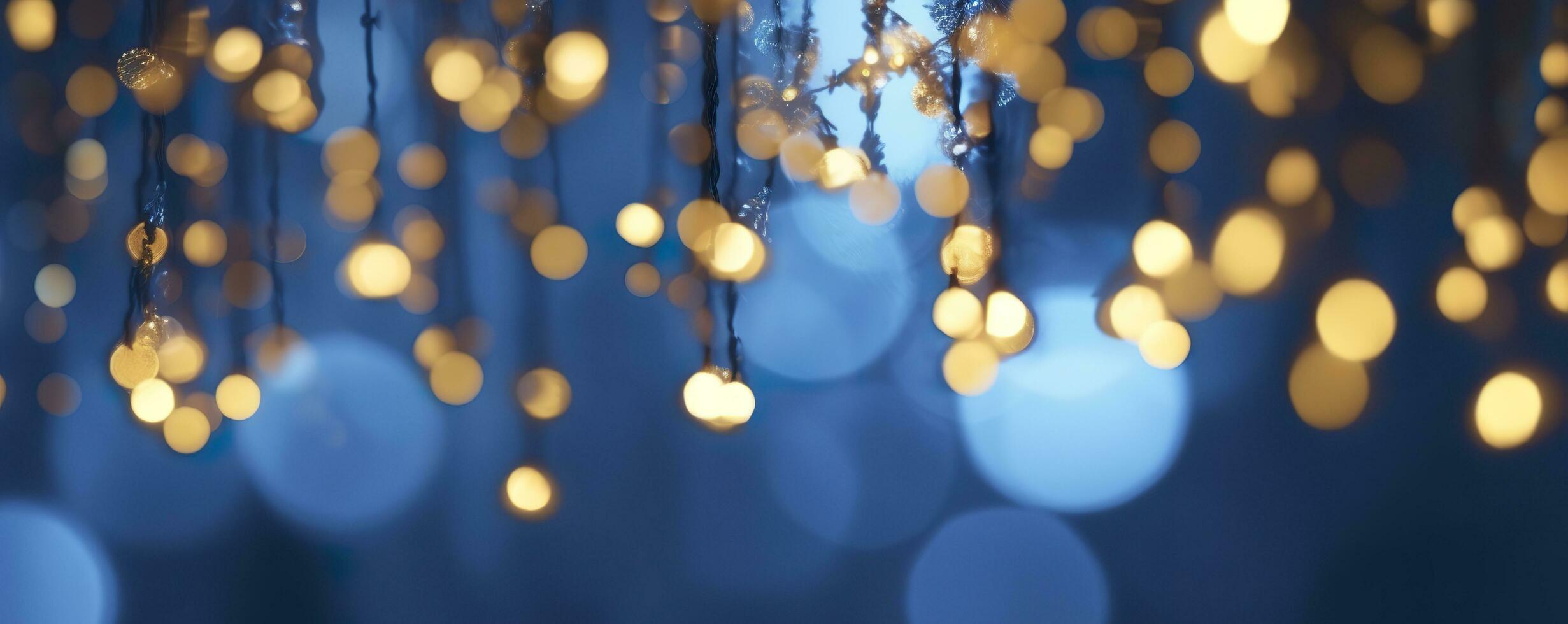 ai generato vacanza illuminazione e decorazione concetto, Natale ghirlanda bokeh luci al di sopra di buio blu sfondo. ai generato foto