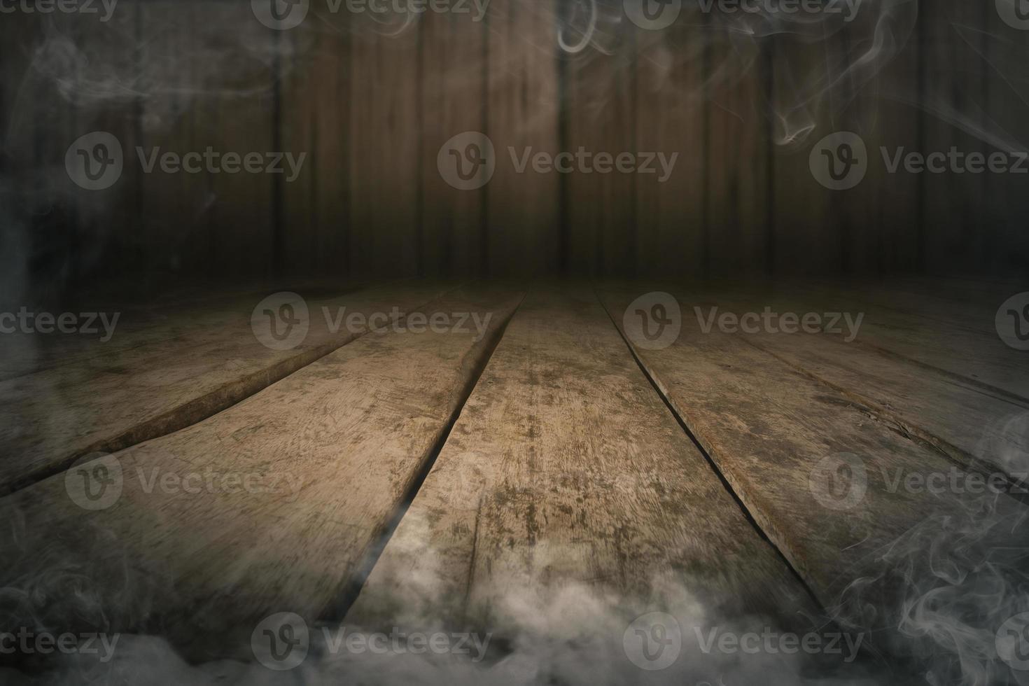 legno vecchio vuoto con sfondo di fumo foto