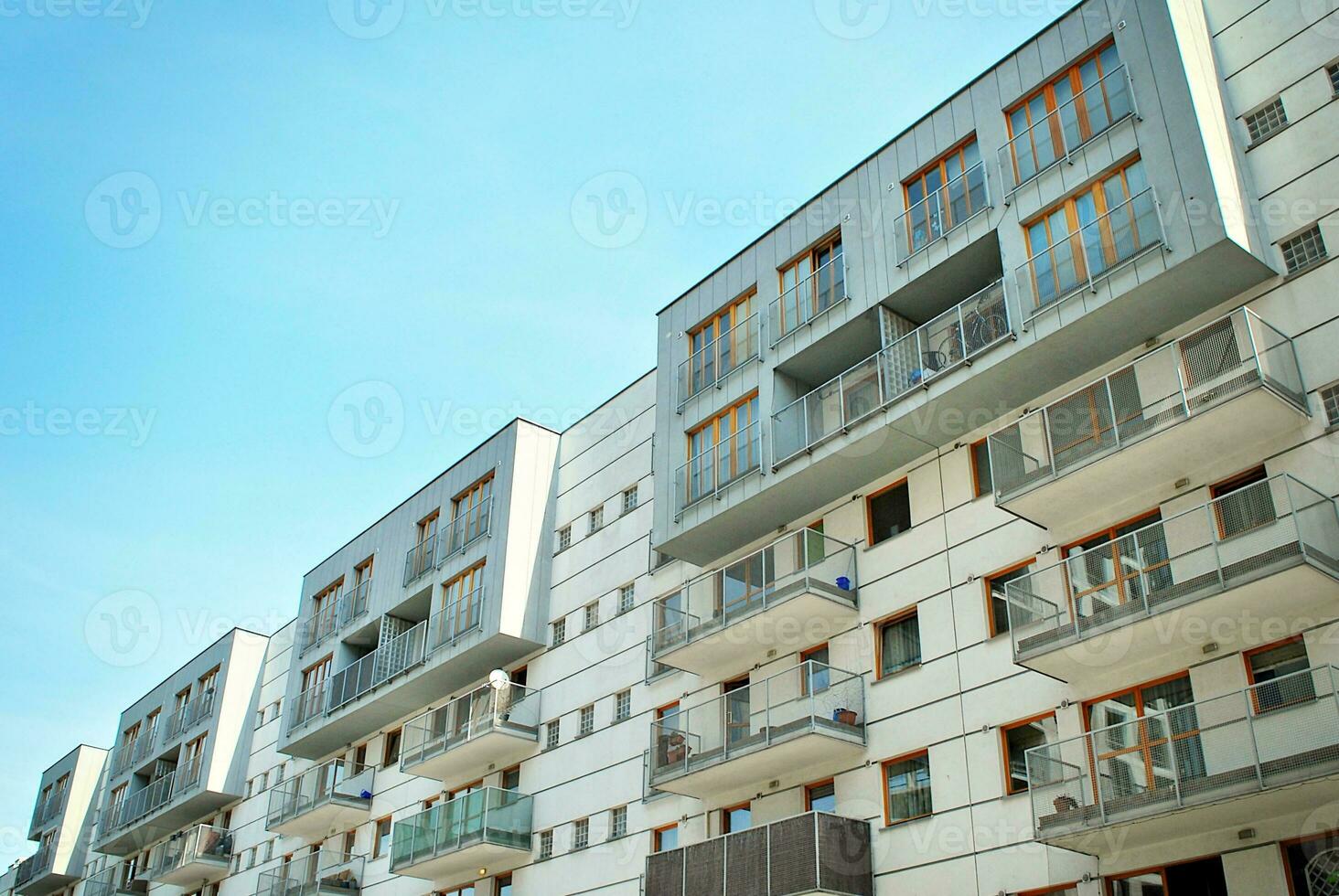 moderno appartamento edificio nel soleggiato giorno. esterno, Residenziale Casa facciata. foto
