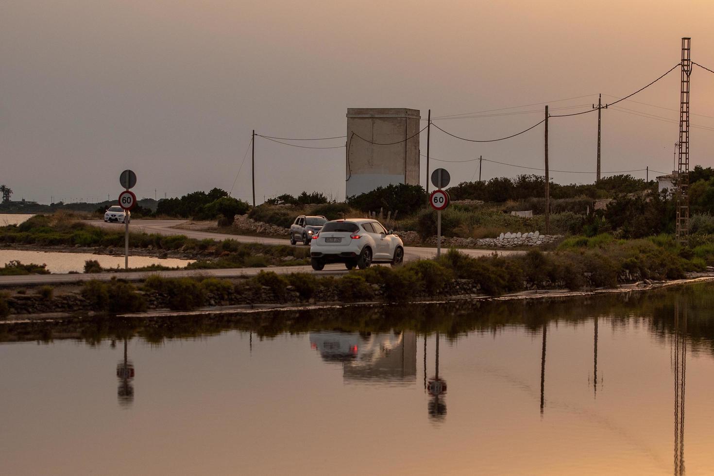 formentera, spagna, giu 14, 2021 - noleggio auto nel parco naturale di ses salines foto