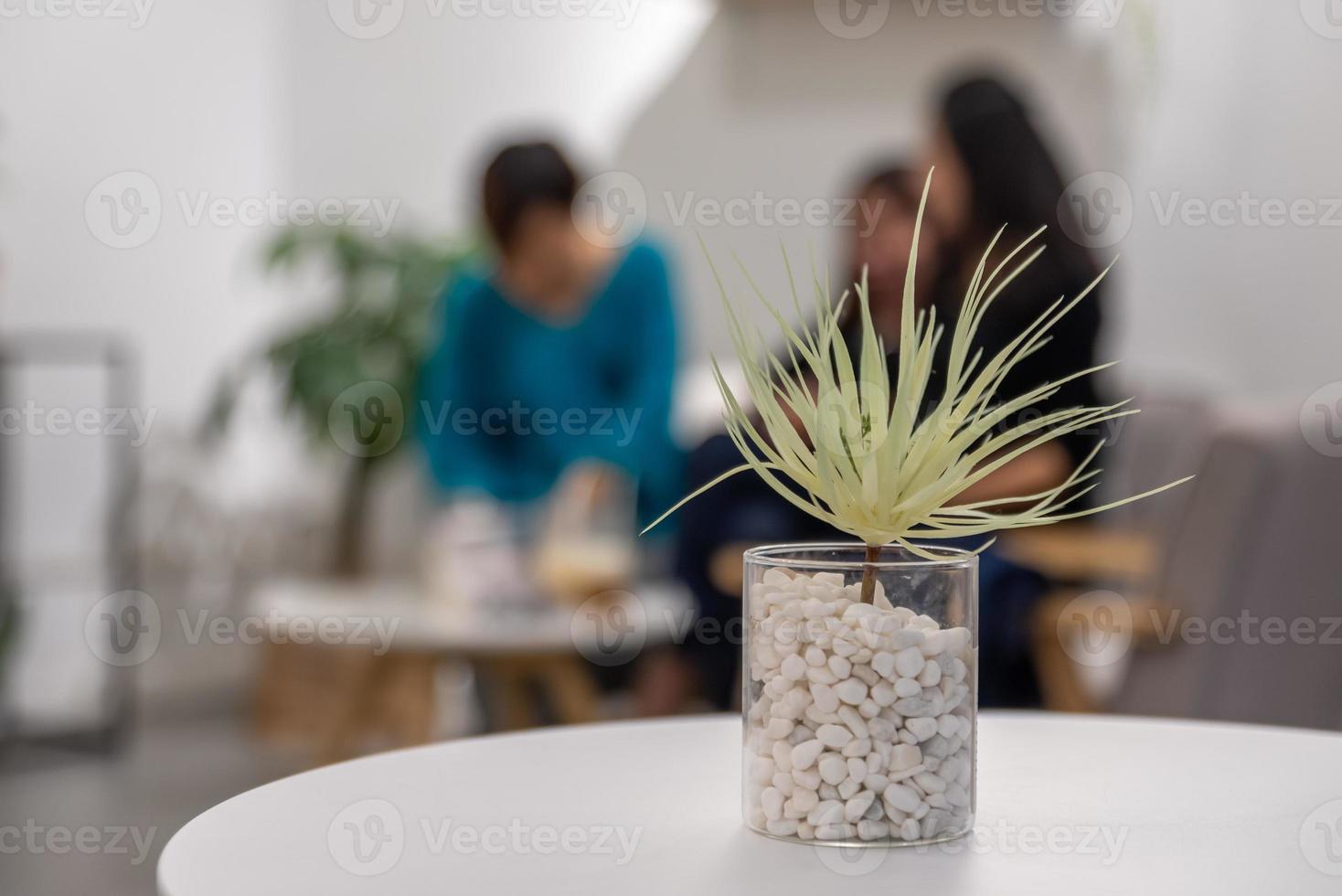 ci sono decorazioni personalizzate nel piccolo angolo della caffetteria per il tempo libero foto