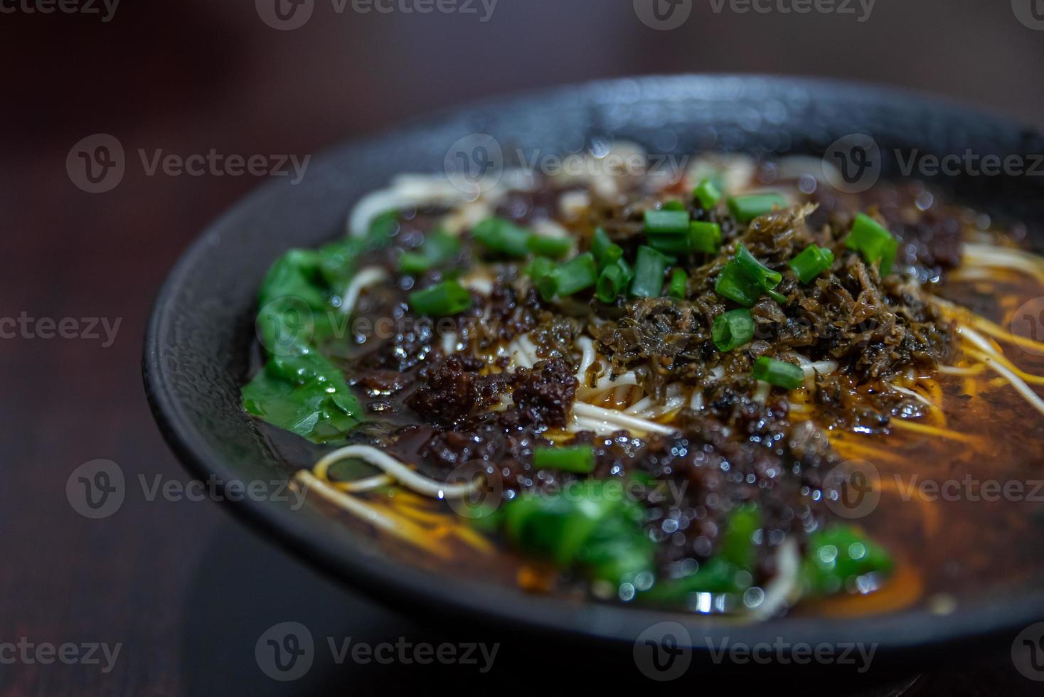 snack cinesi tradizionali, noodles chongqing foto