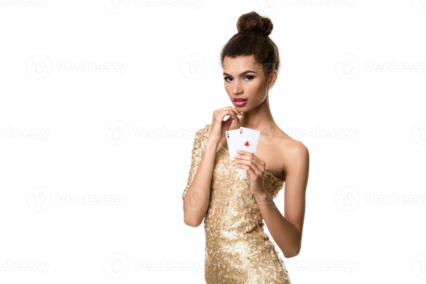 bella africano ragazza Spettacoli Due assi nel casinò poker e vincere foto