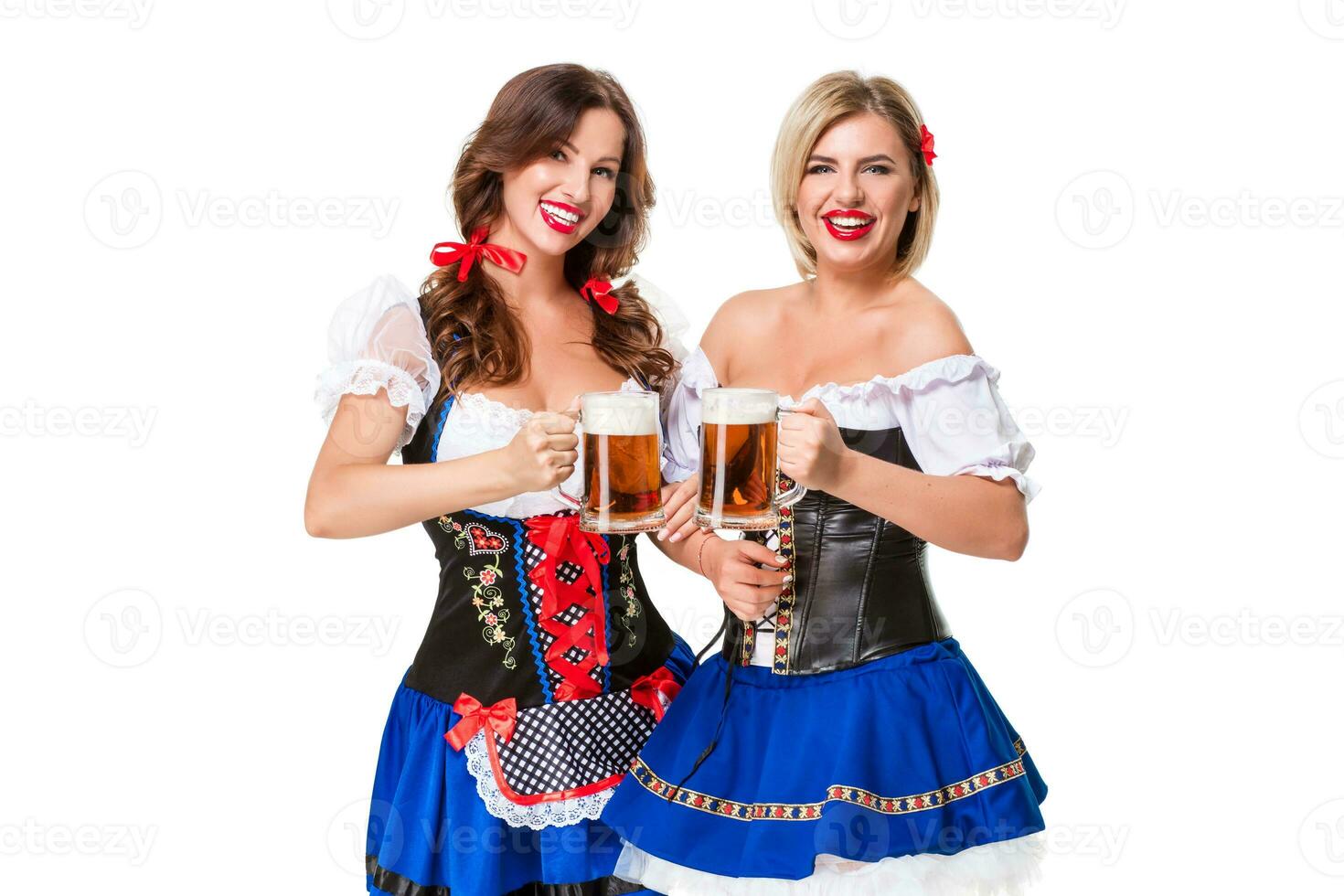 Due bellissimo biondo e brunetta ragazze di oktoberfest birra stein foto