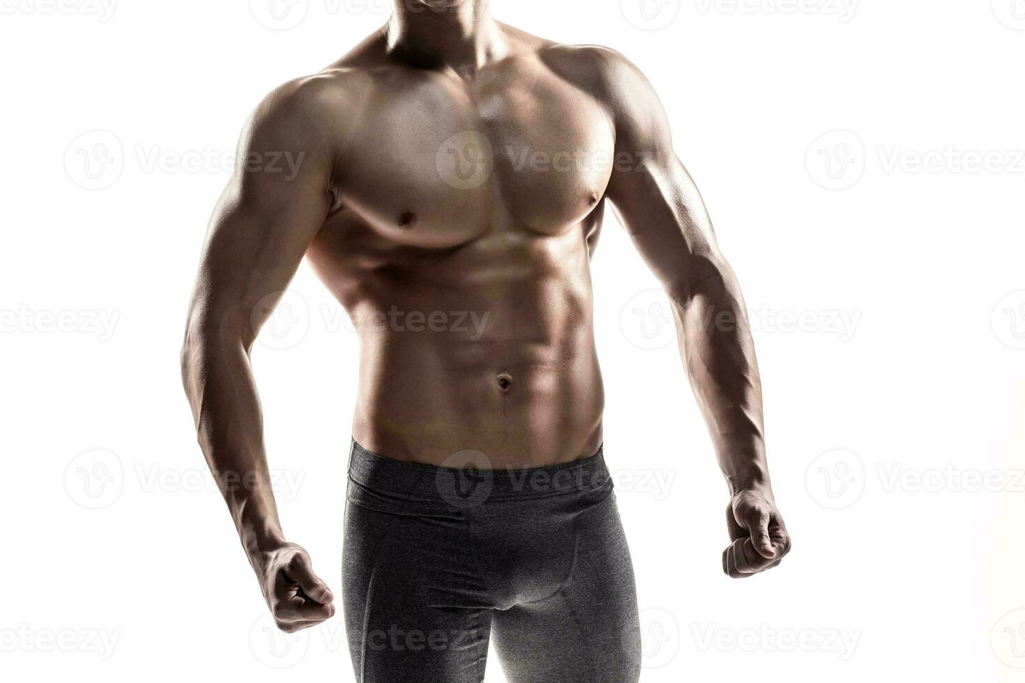 bodybuilder uomo in posa, mostrando Perfetto addominali, spalle, bicipite, tricipiti, il petto foto