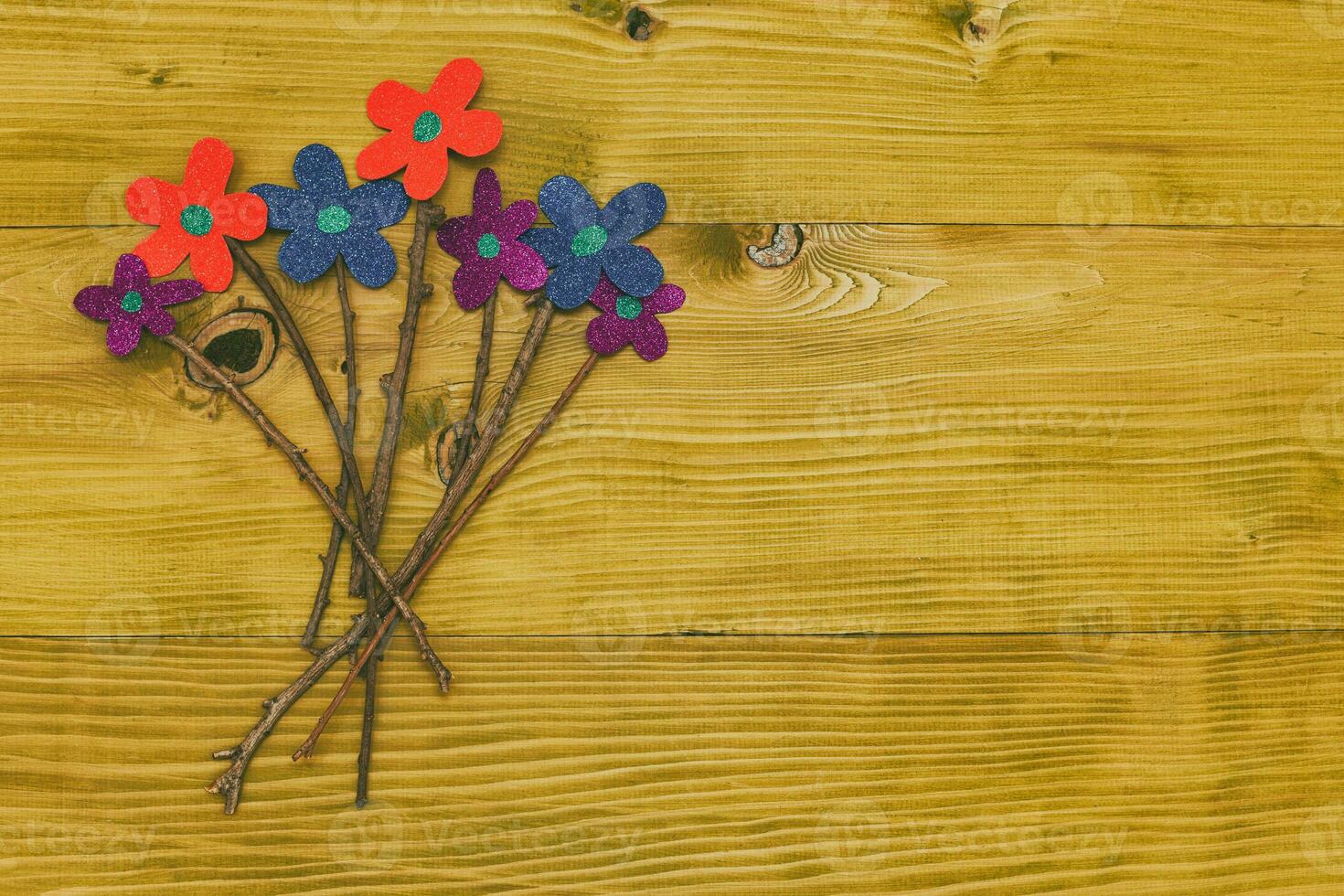 Immagine di fiori di legno tavolo.tonico foto. foto