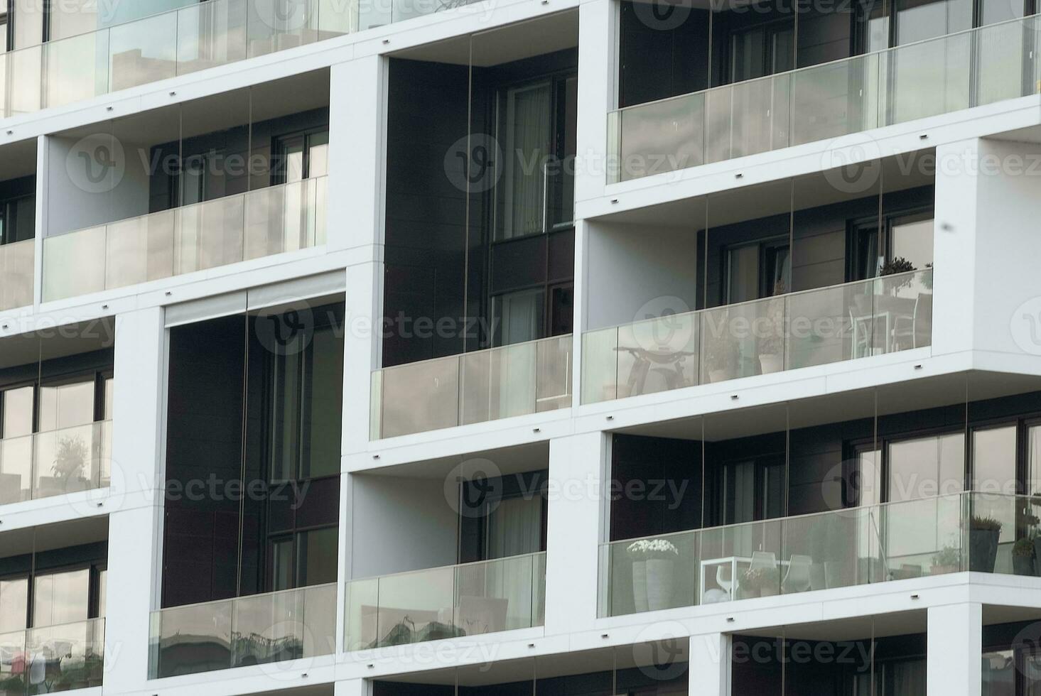 moderno urbano vivente - appartamento balconi foto