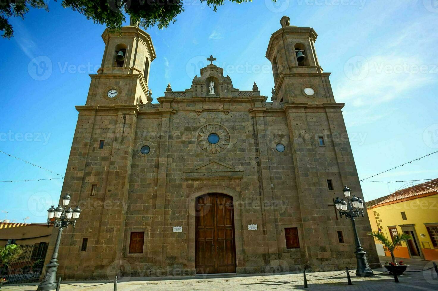 un' Chiesa con Due torri foto