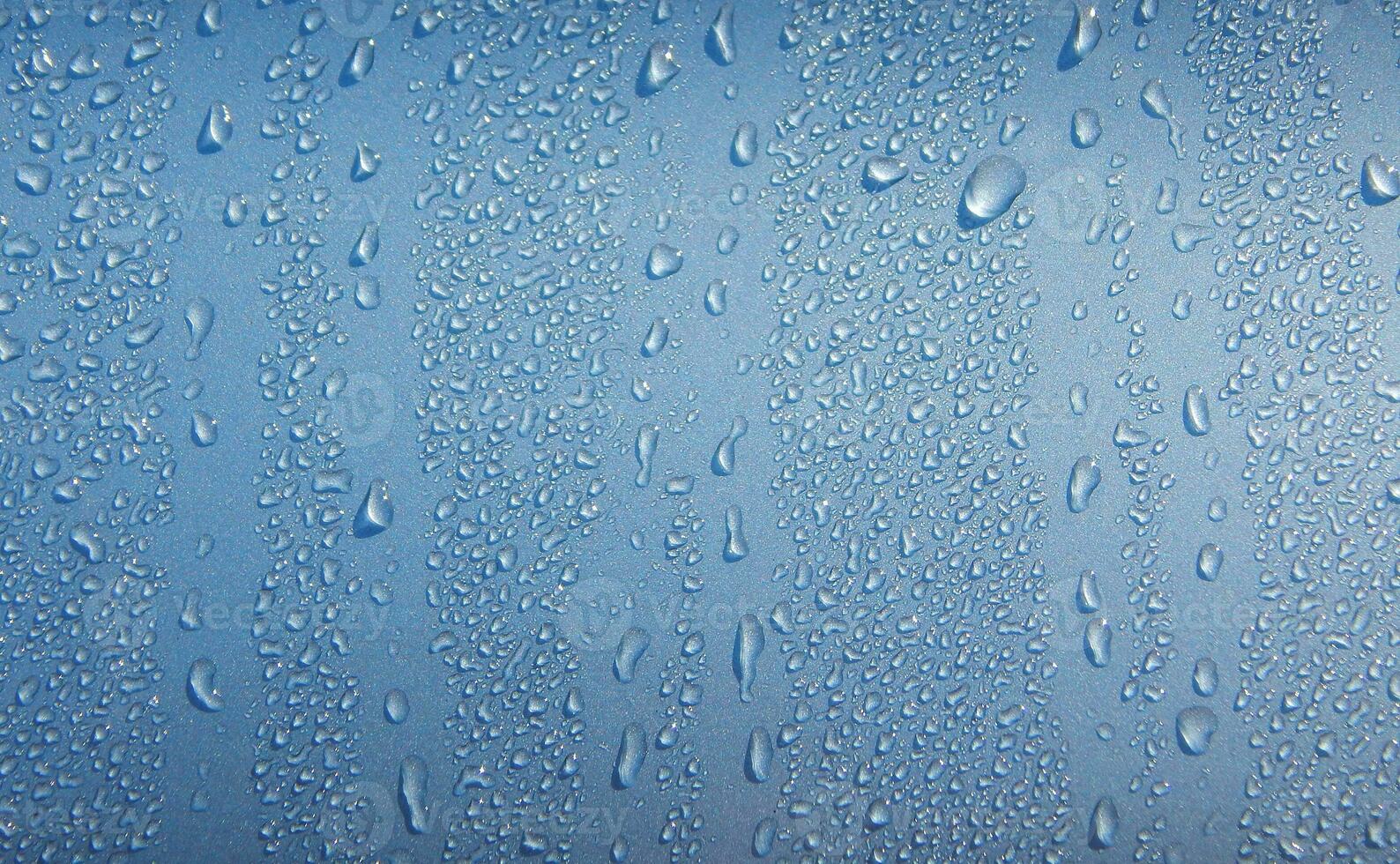 modello di acqua gocce su blu superficie foto