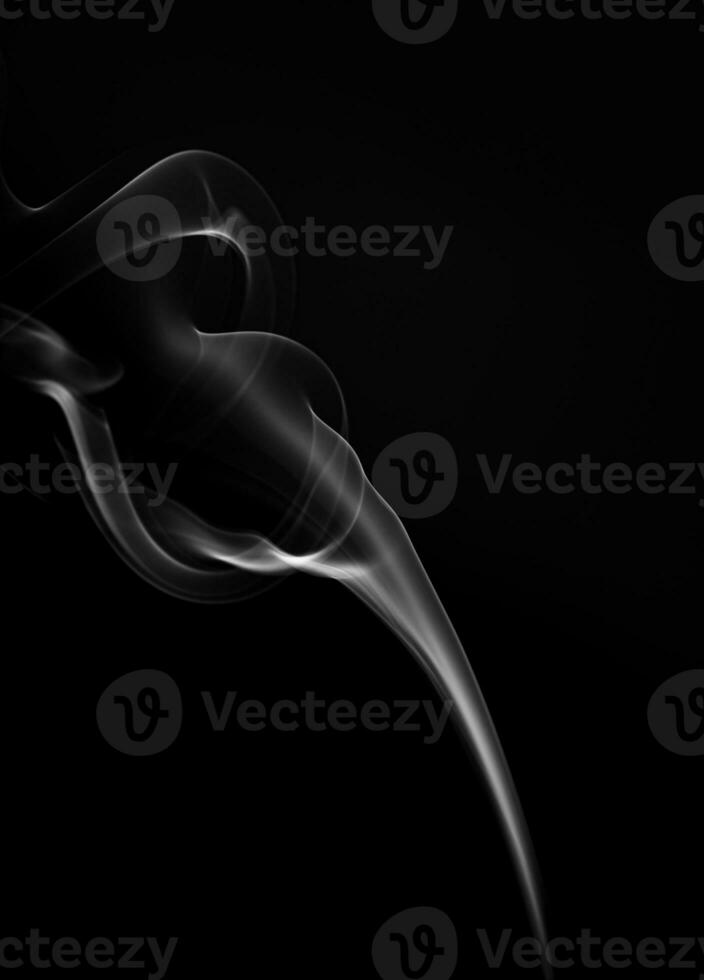 movimento di Fumo su nero sfondo, Fumo sfondo, astratto Fumo su nero sfondo. aromatico Fumo In arrivo su a partire dal boh cono foto