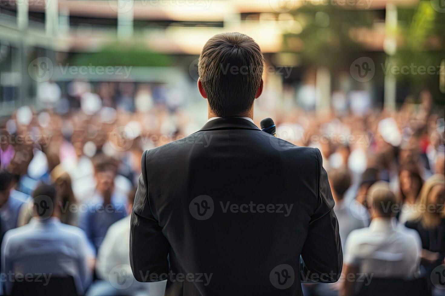 ai generato indietro Visualizza di il presentazione attività commerciale uomo davanti di persone.da generativo ai. foto