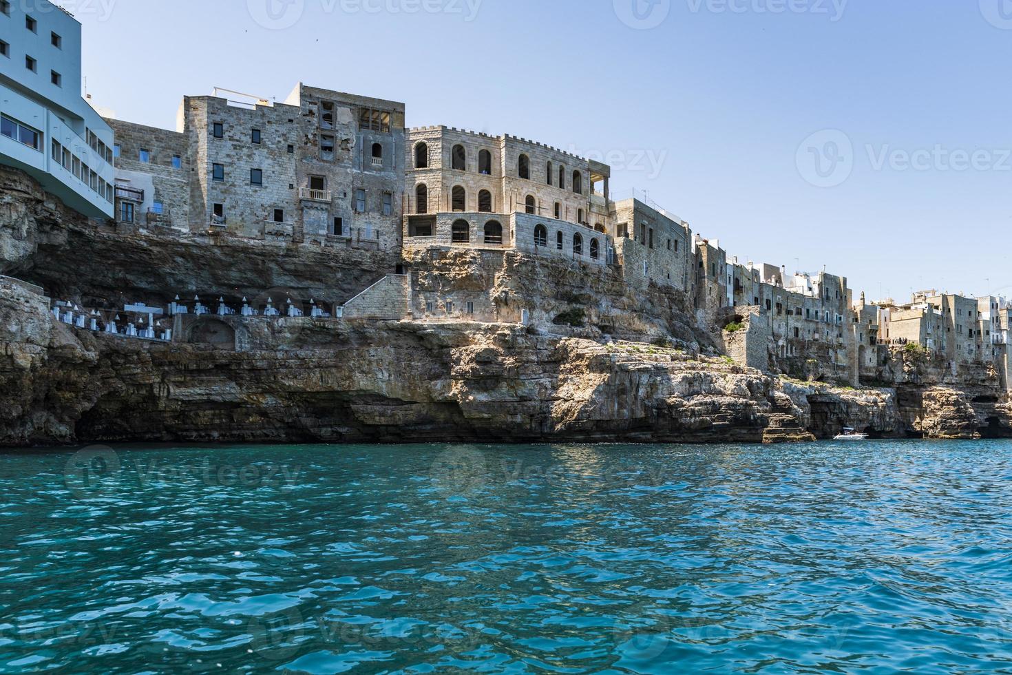 il fascino delle grotte pugliesi. grotta palazzese foto