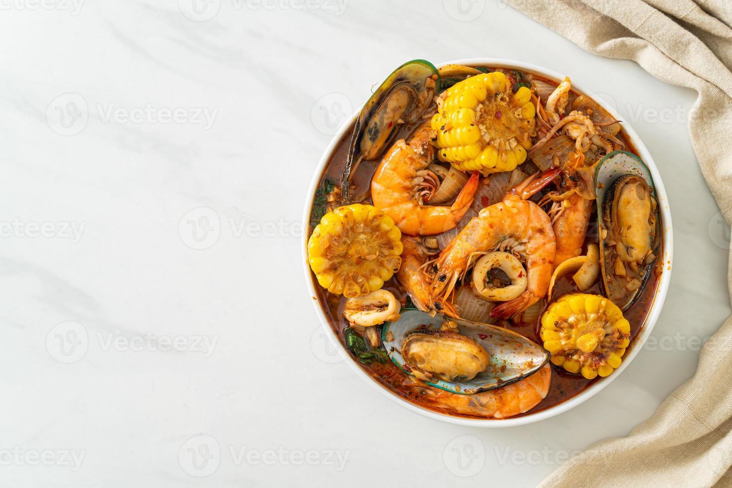 pesce piccante barbecue - gamberi, calamari, cozze foto