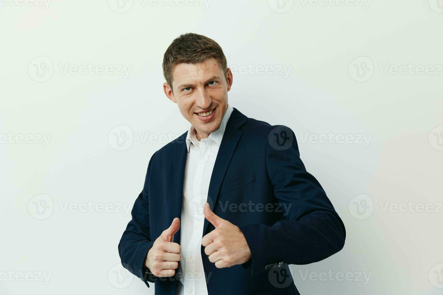 uomo mani modello camicia espressione completo da uomo positivo manager in casa esecutivo successo Sorridi gesto foto