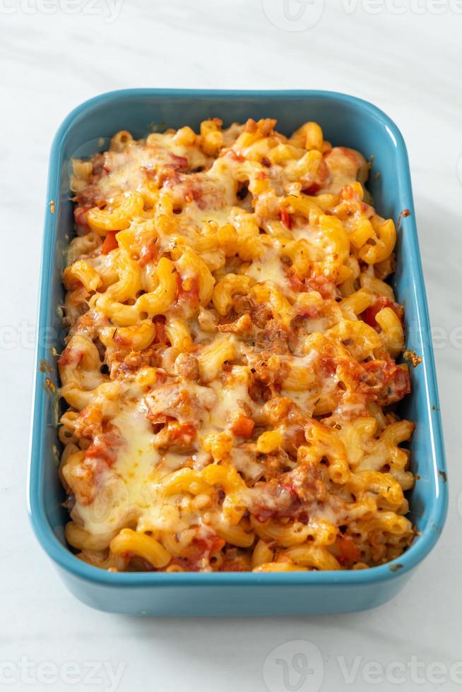 maccheroni fatti in casa alla bolognese con formaggio foto