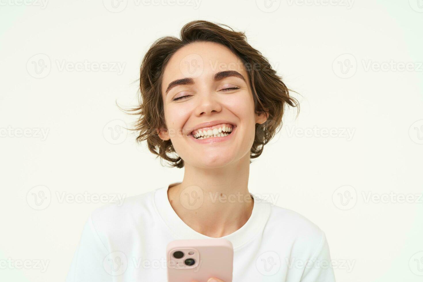 Immagine di contento sorridente donna con smartphone, isolato su bianca sfondo foto