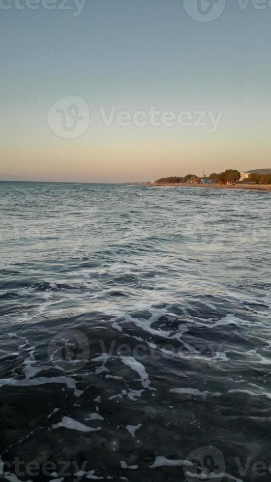 Panorama del Mar Egeo sull'isola di Rodi in Grecia foto