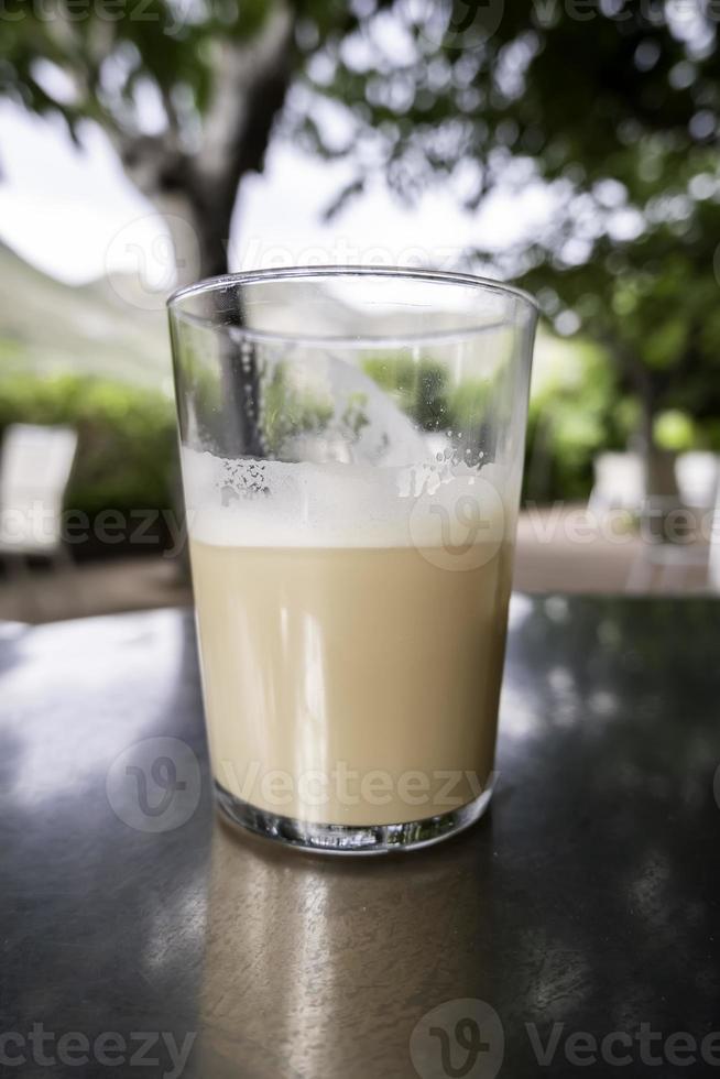 bicchiere di caffè con latte foto