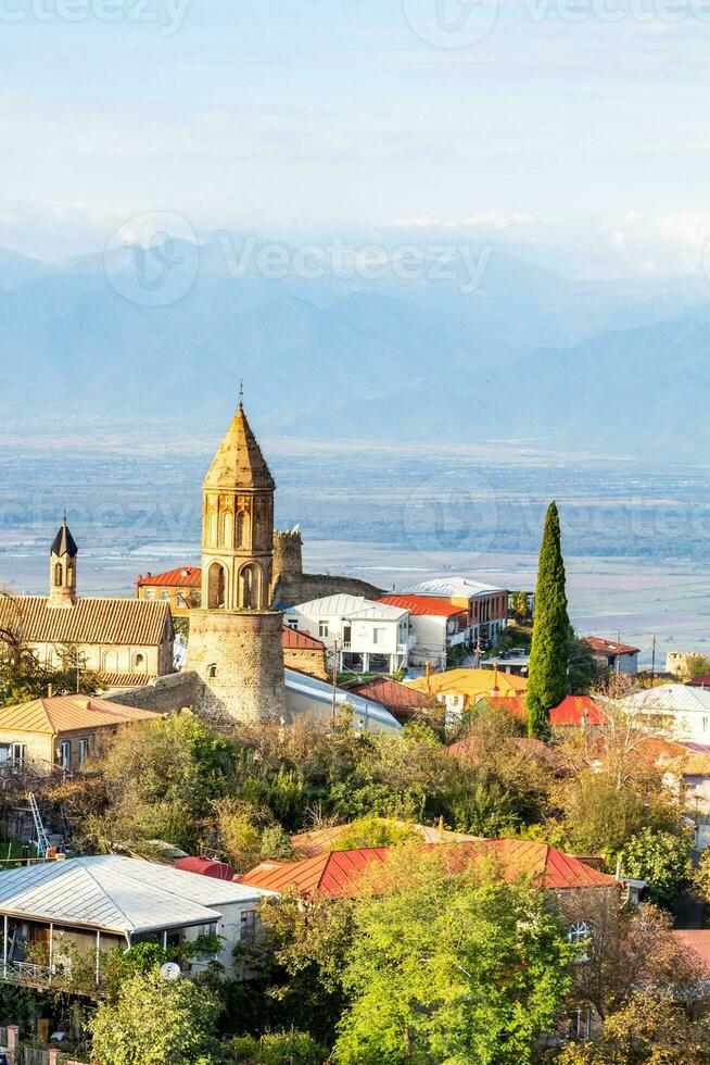 Cattedrale nel segnaletica cittadina al di sopra di alazan valle foto