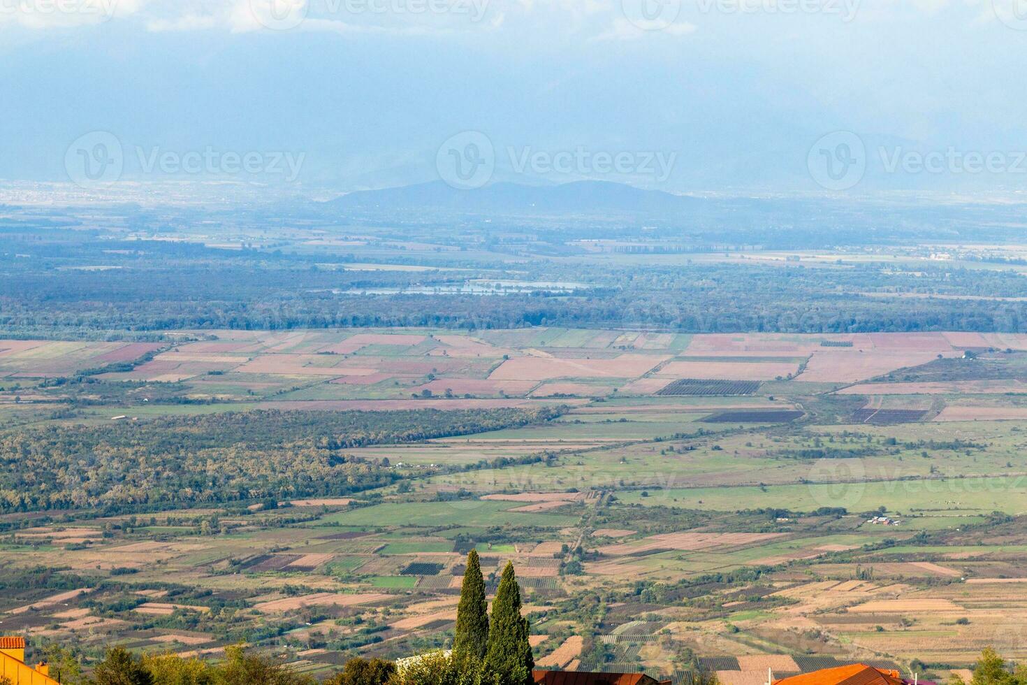 Visualizza di alazan valle nel kakheti a autunno tramonto foto