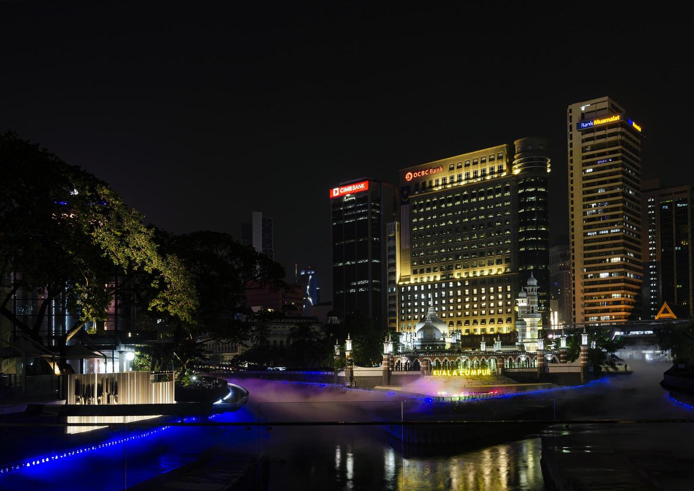 fiume della vita e moschea jamek punto di riferimento kuala lumpur malaysia foto