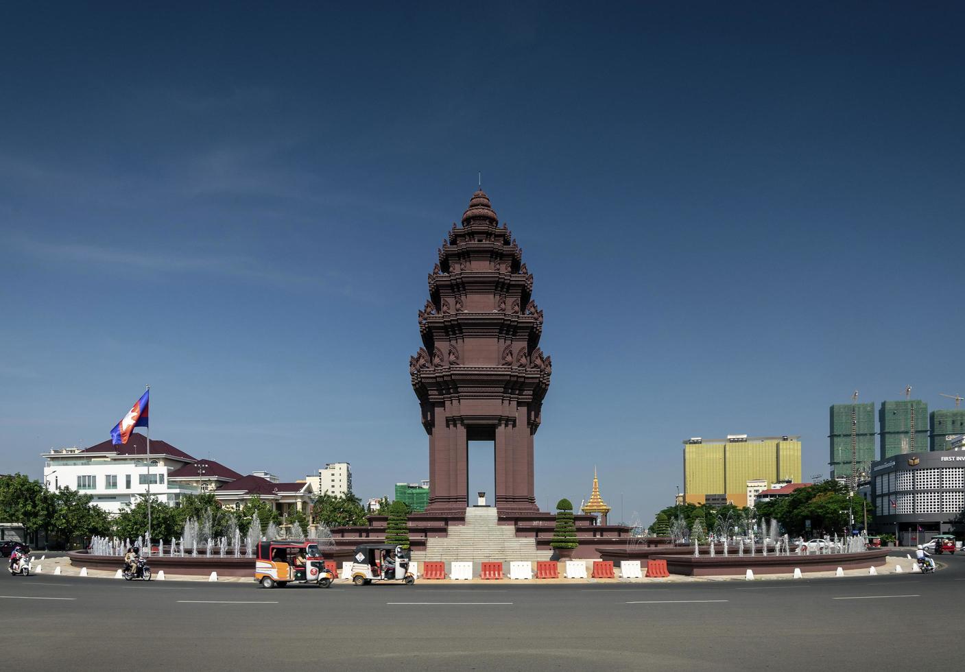 Phnom Penh, Cambogia, 2021 - monumento dell'indipendenza punto di riferimento foto