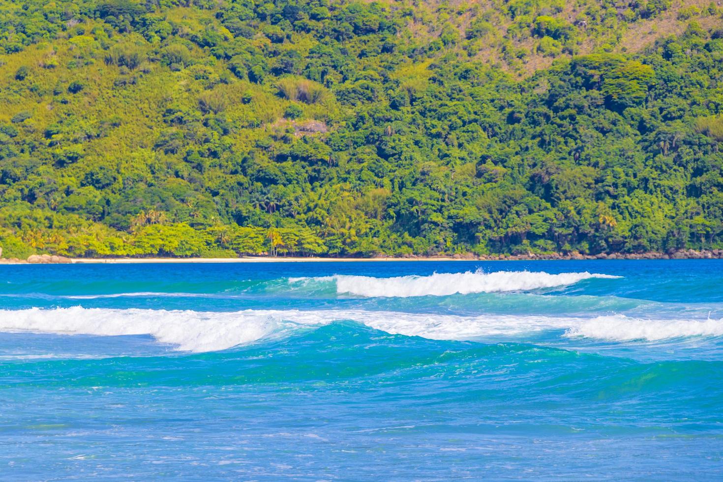 onde forti praia lopes mendes spiaggia ilha grande island brasile. foto