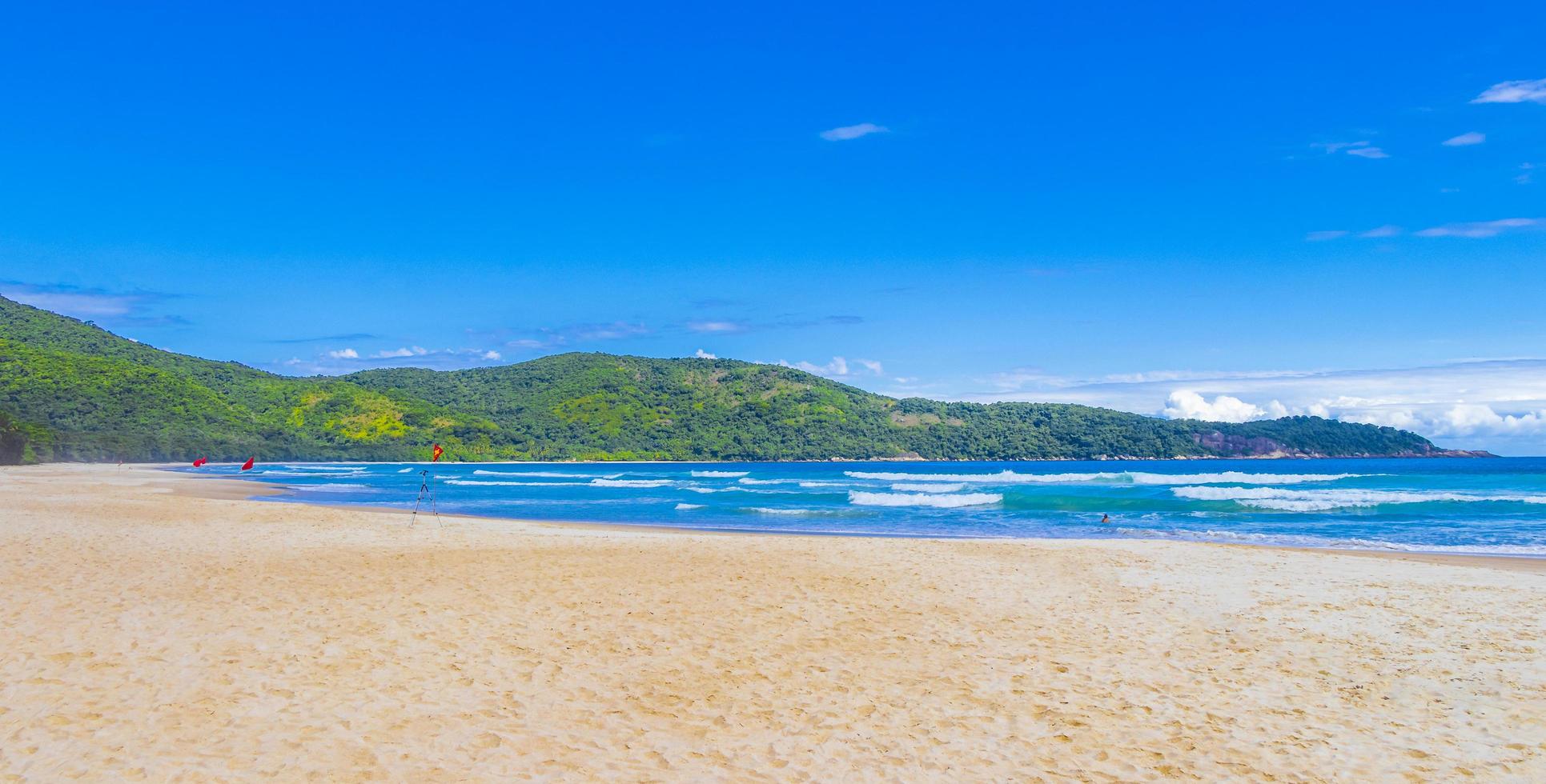 Praia Lopes Mendes spiaggia sull'isola tropicale ilha grande brasile. foto