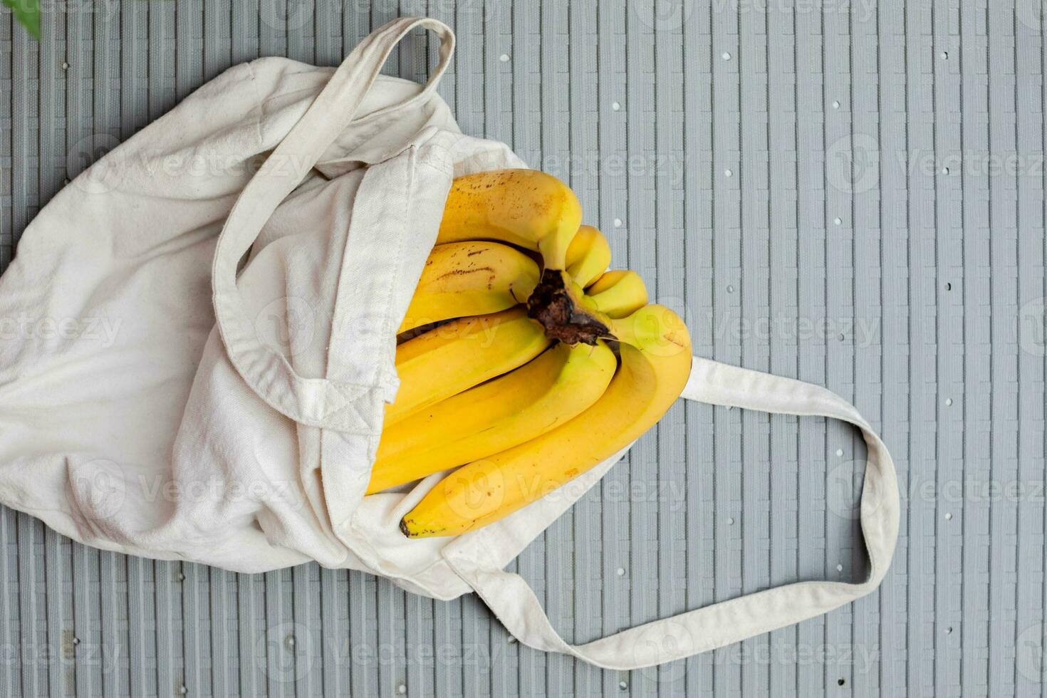 ai generato sostenibile shopping banane nel eco amichevole Borsa foto