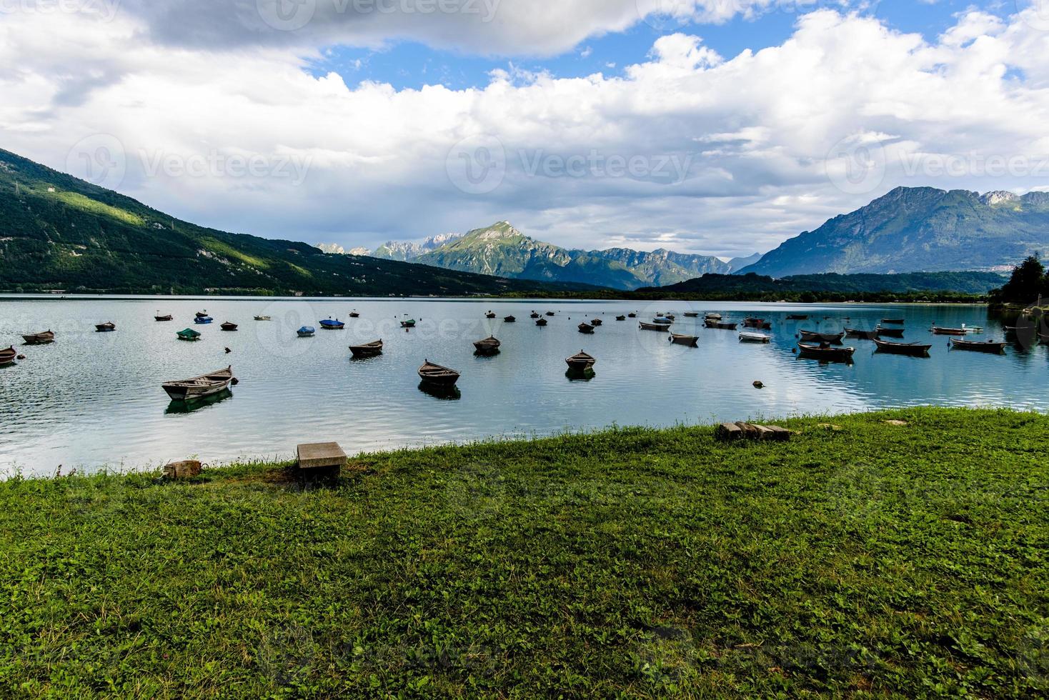 2021 07 18 lago di santa croce barche al lago 5 foto