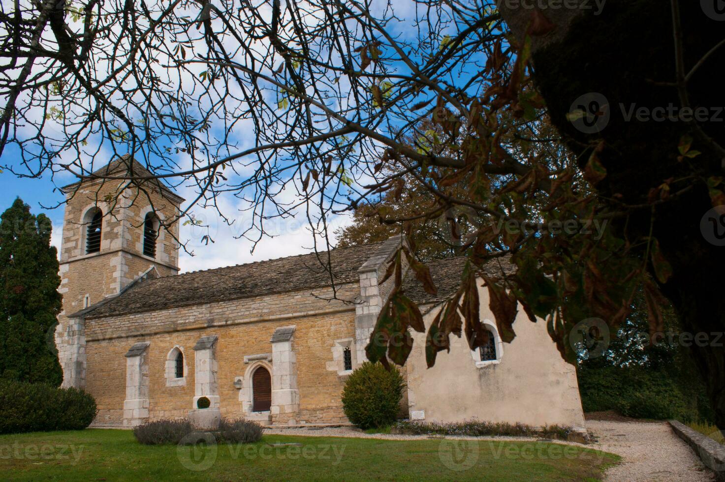 un' Chiesa con un' orologio Torre foto