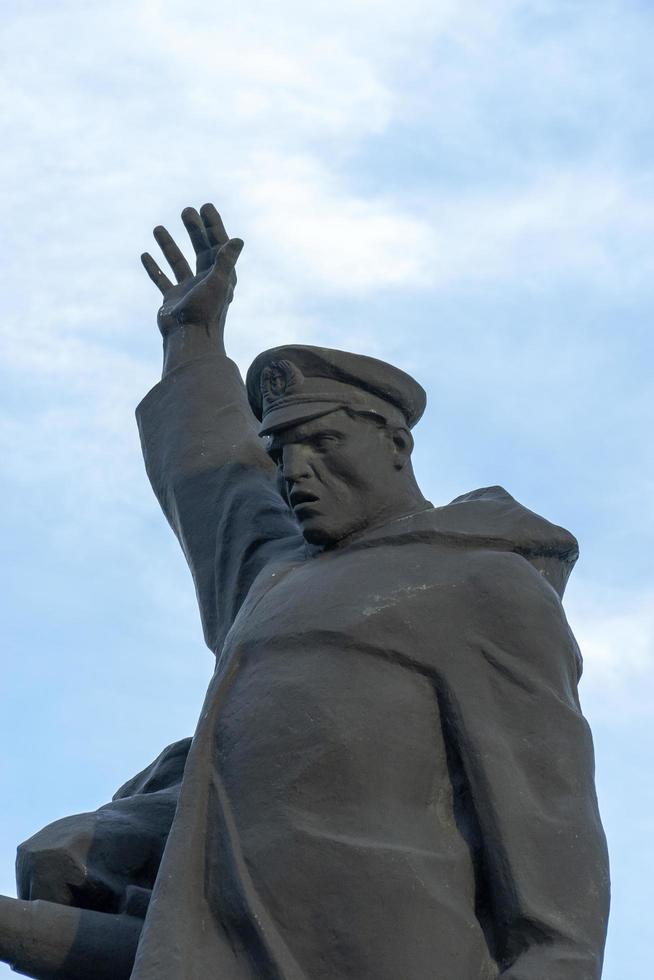 monumento ai marinai della flotta mercantile. vladivostok, russia foto