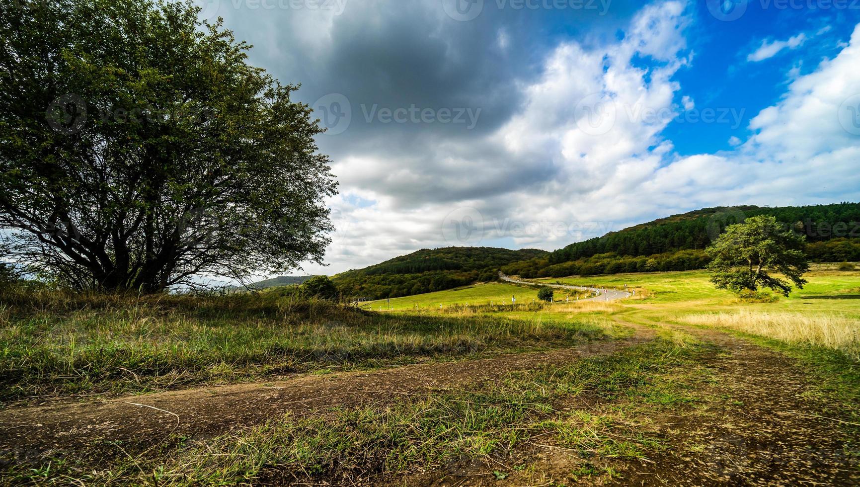 paesaggio montano rurale del caucaso foto