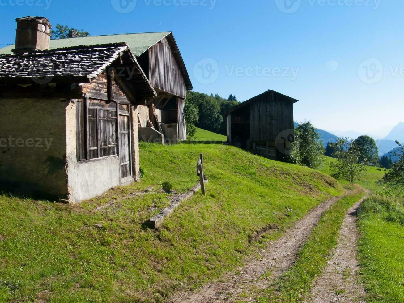 una strada sterrata foto