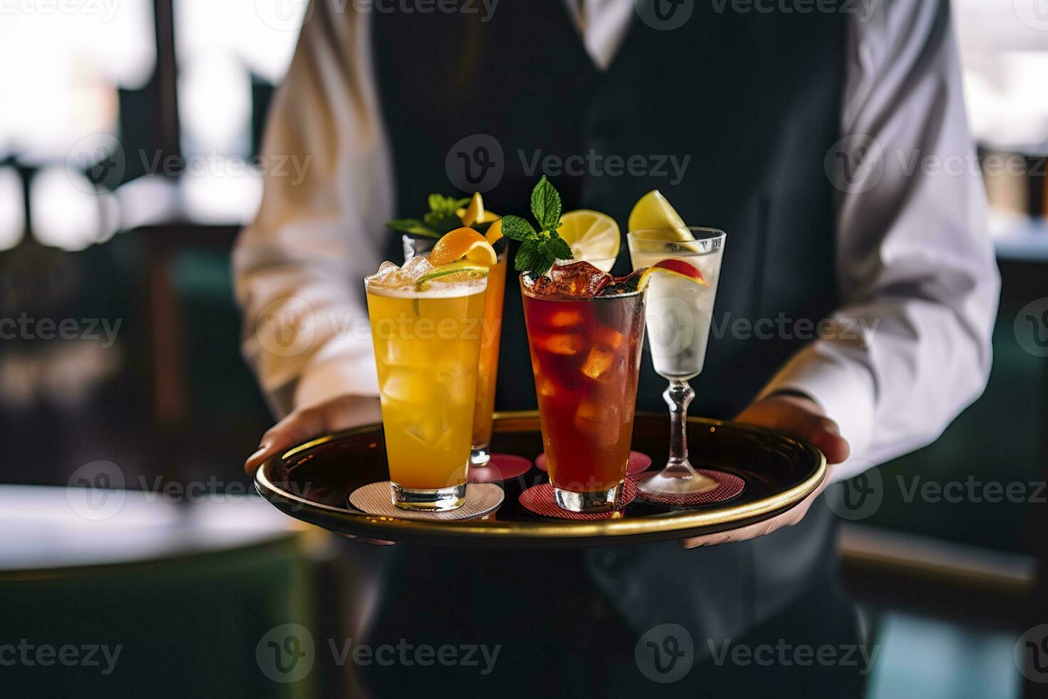 ai generato bicchieri alcool cocktail impostato su un' Cameriere vassoio nel sbarra. ai generato foto