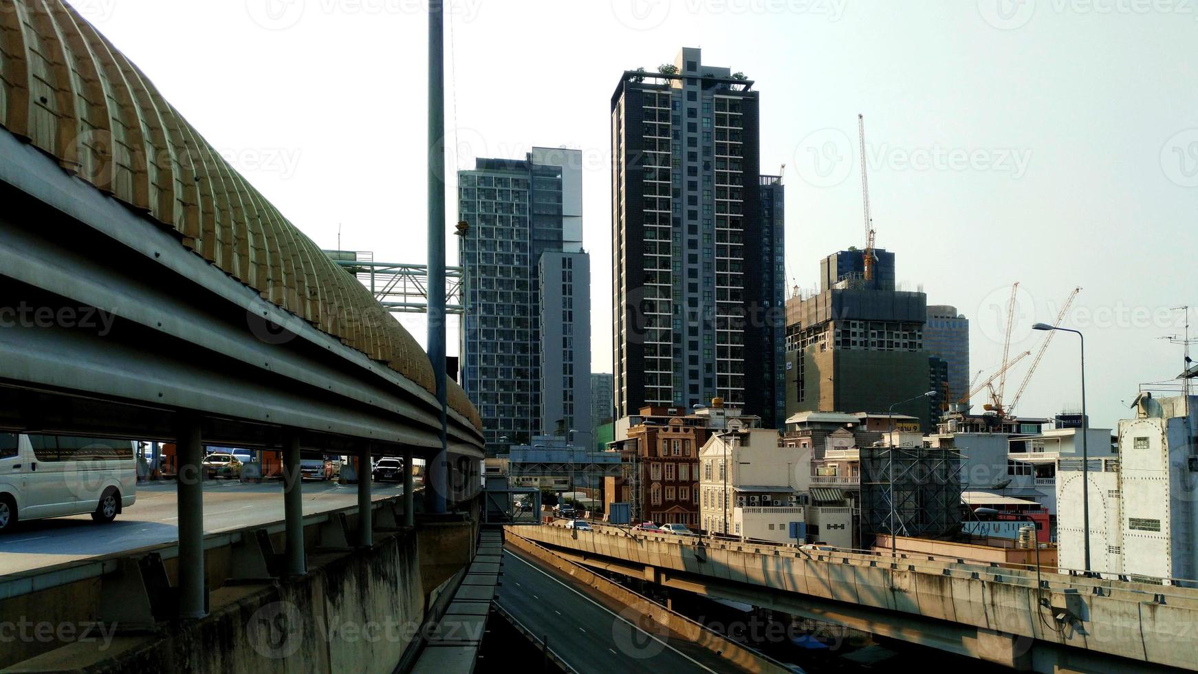 bangkok expressway e paesaggio urbano in thailandia. foto