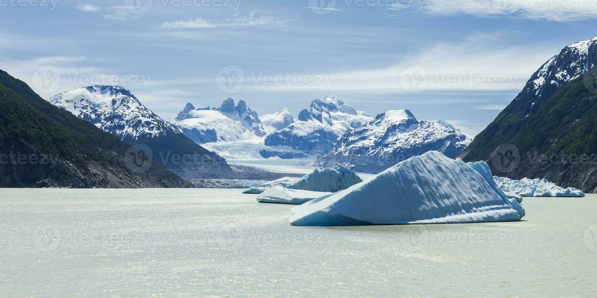 glaciale lago con piccolo iceberg galleggiante, laguna san Raffaele nazionale parco, aysen regione, patagonia, chile foto