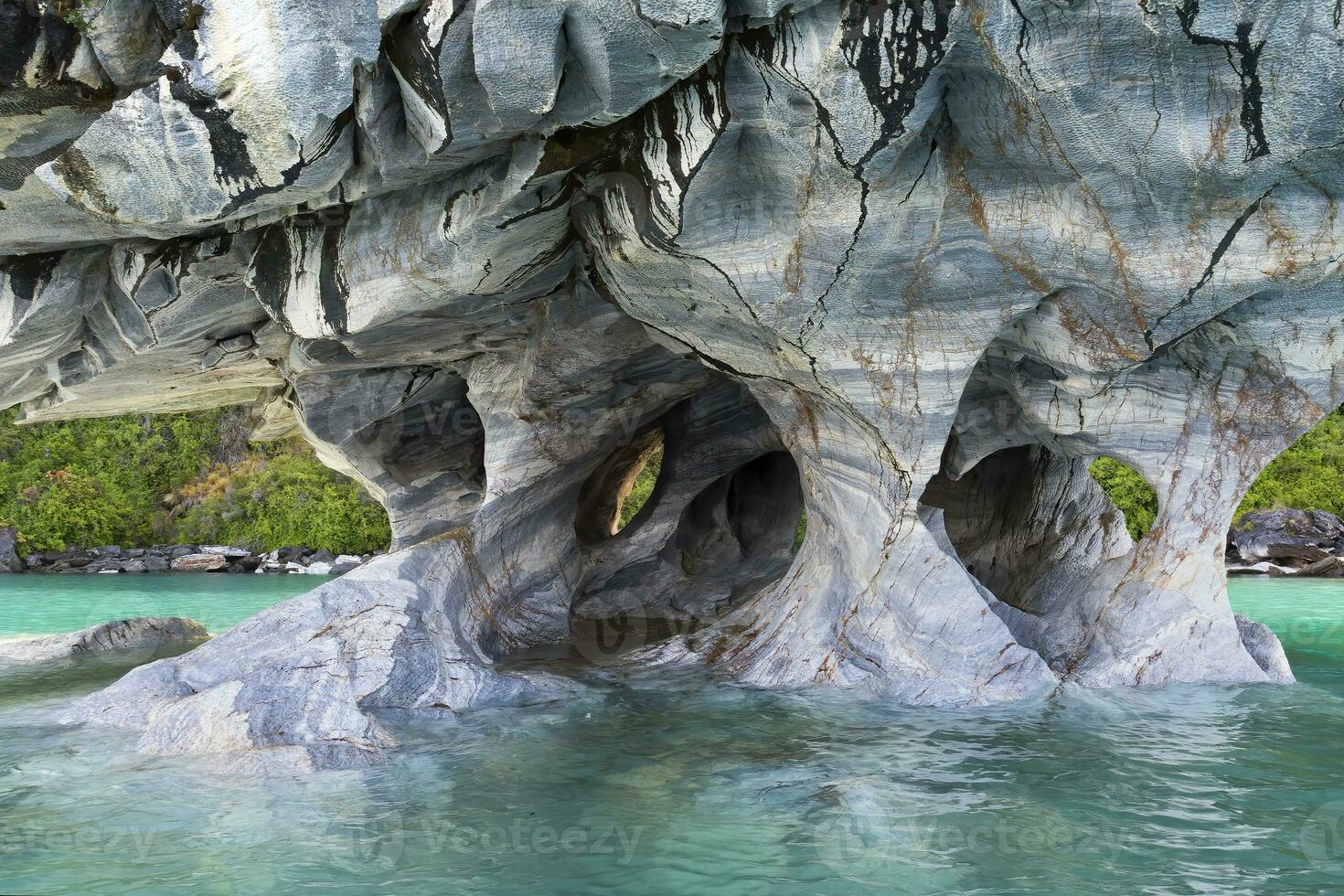 marmo grotte santuario, strano roccia formazioni causato di acqua erosione, generale carrera lago, puerto rio tranquillo, aysen regione, patagonia, chile foto