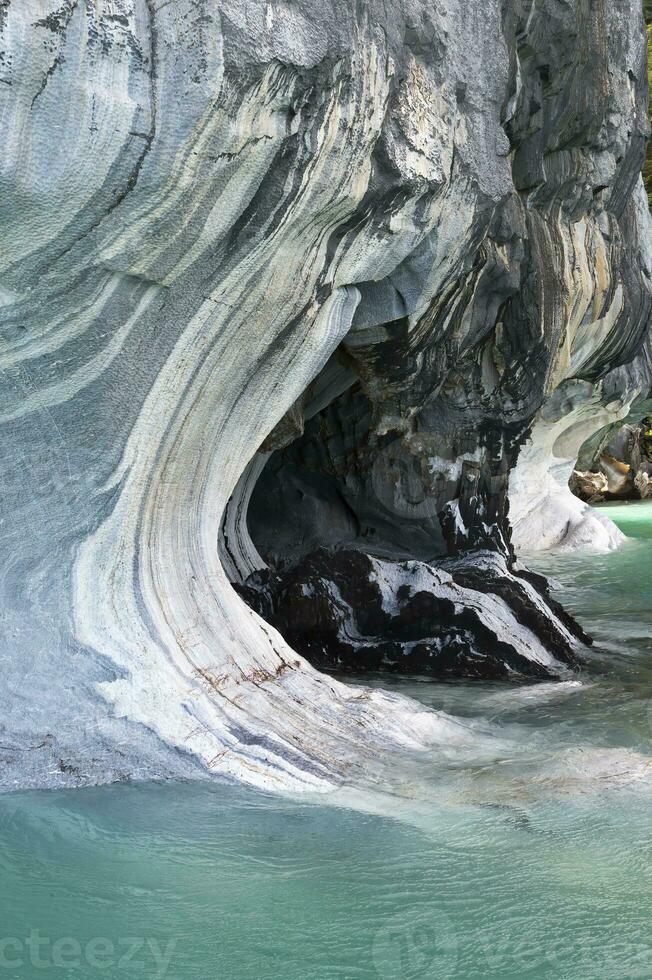 marmo grotte santuario, strano roccia formazioni causato di acqua erosione, generale carrera lago, puerto rio tranquillo, aysen regione, patagonia, chile foto