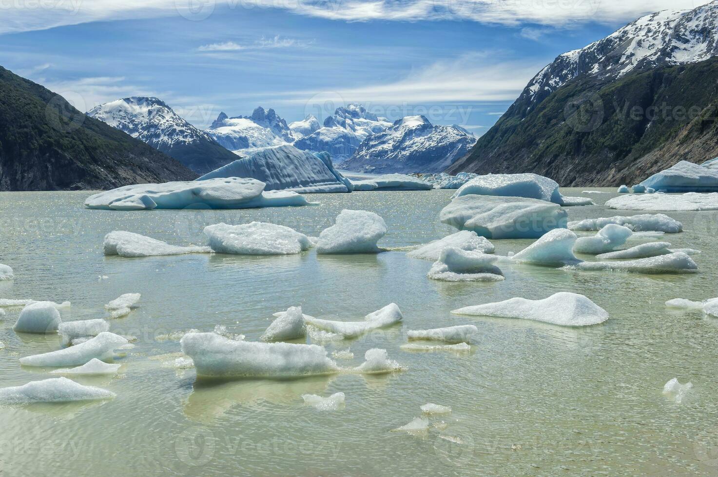 glaciale lago con piccolo iceberg galleggiante, laguna san Raffaele nazionale parco, aysen regione, patagonia, chile foto