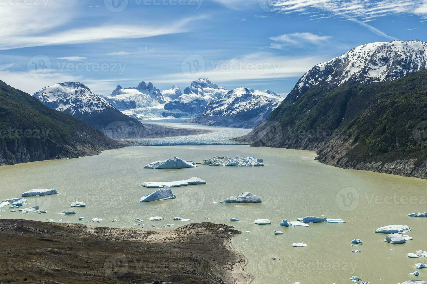 glaciale lago con piccolo iceberg galleggiante, laguna san Raffaele nazionale parco, aysen regione, patagonia, chile foto