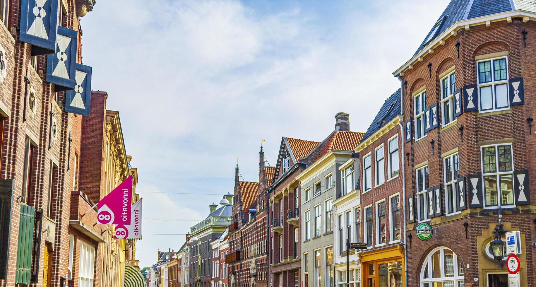 paesaggio urbano panorama edifici traffico di biciclette a Groningen Olanda Paesi Bassi. foto